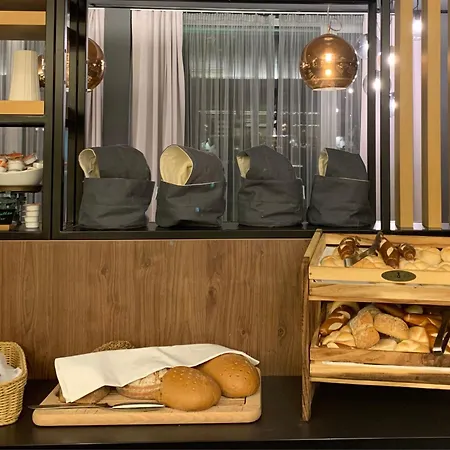 - By Ihg 4* Salzbourg